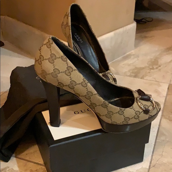 Gucci Peep-Toe Monogram Pumps - Picture 2 of 6